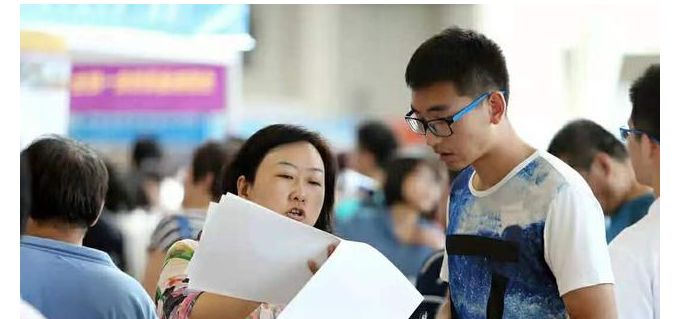 今年招生遇冷嚴(yán)重的大學(xué),本科一批無(wú)人問(wèn)津,無(wú)奈降30分招人